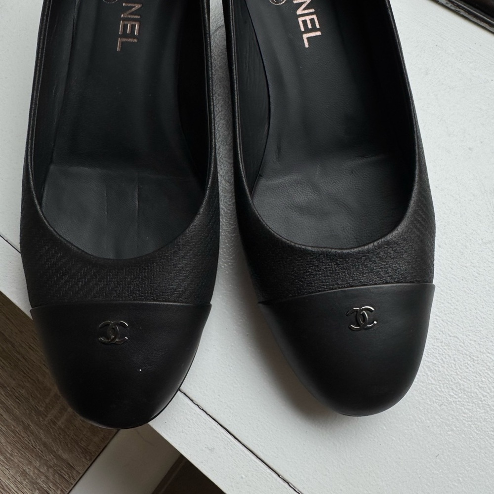 CHANEL cap toe black pumps - Picture 7 of 16